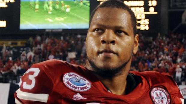 Ndamukong Suh 2009 vs Arizona in Holiday Bowl USATSI_4283213